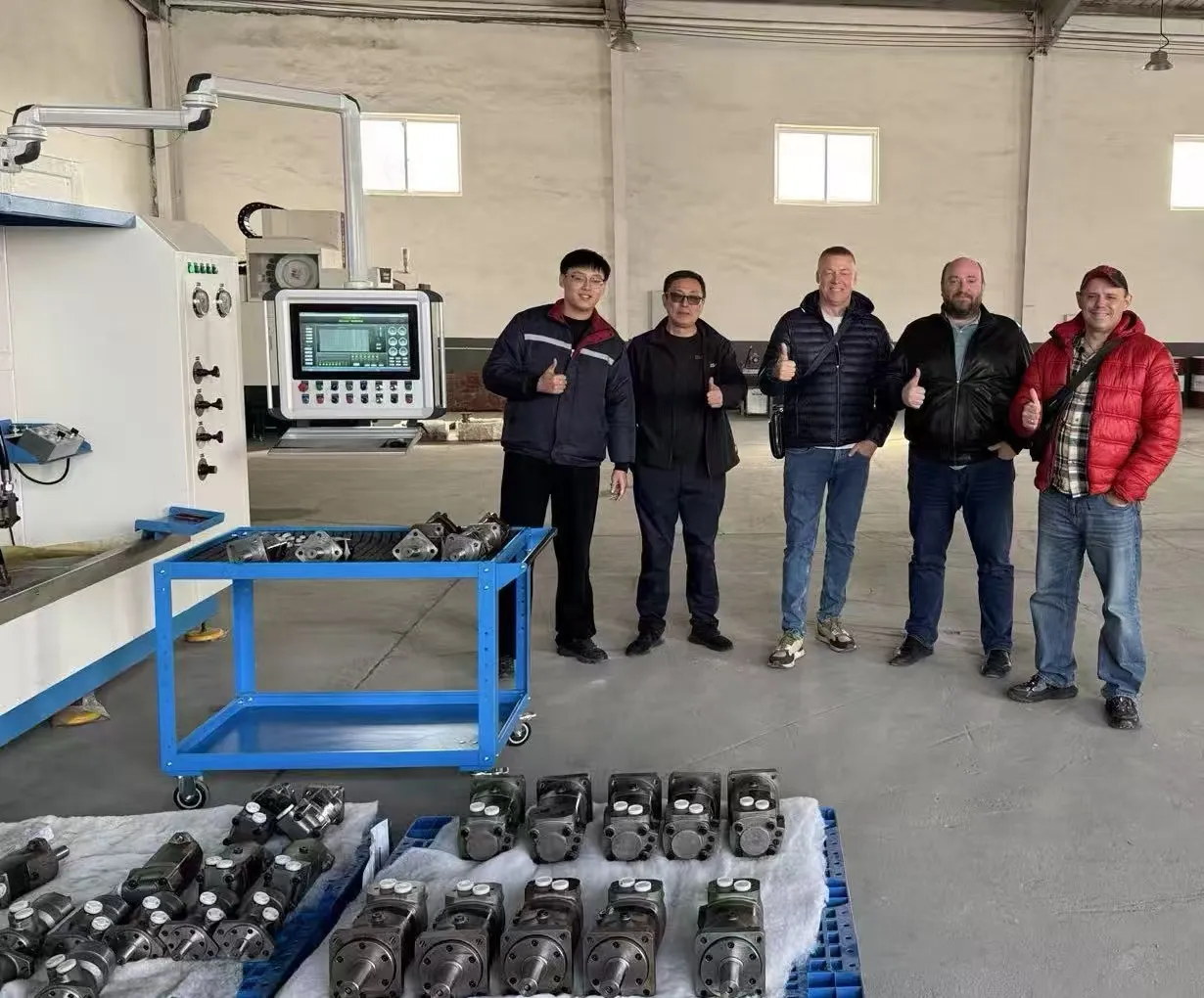 Российские клиенты посетили завод гидромоторов Yushan в Циндао для осмотра и обмена мнениями.